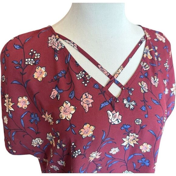 Womens Charming Charlie Floral Print Criss Cross Neck Flowy Black Ruched Top - L - Picture 2 of 2
